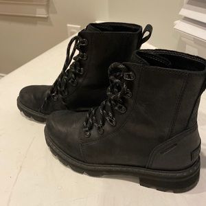 Sorel Lennox Lace boot, Size 8